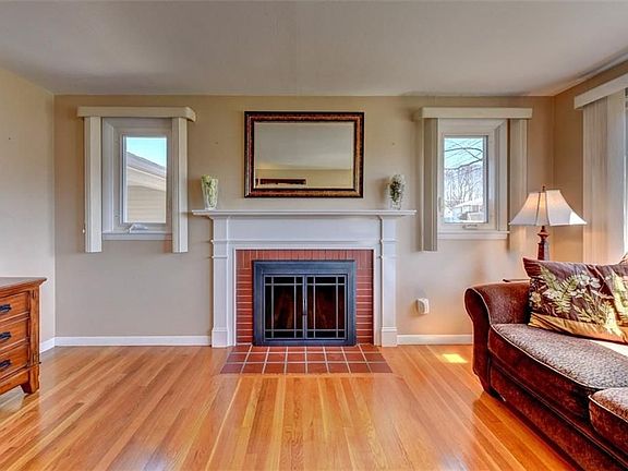 3rd image of 25 Briarwood Dr
