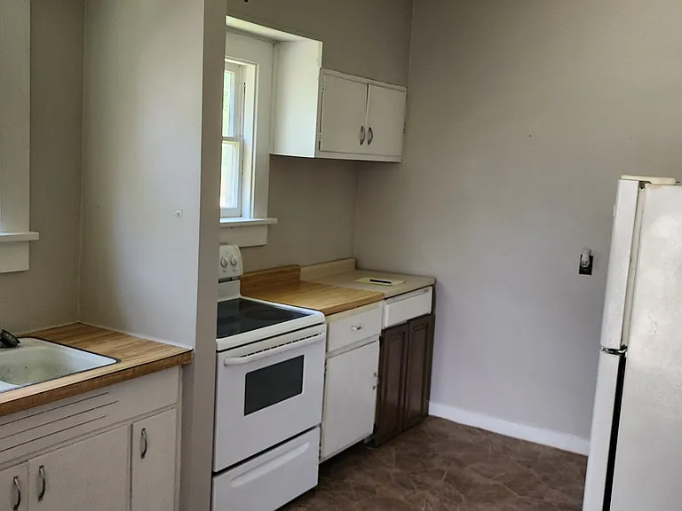 1006 W Franklin St #100 — Photo 5