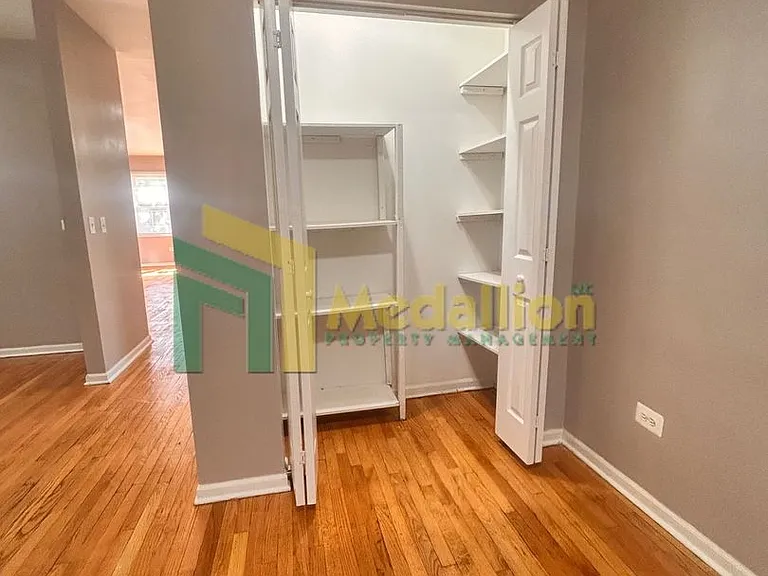 5954 S Maplewood Ave — Photo 11