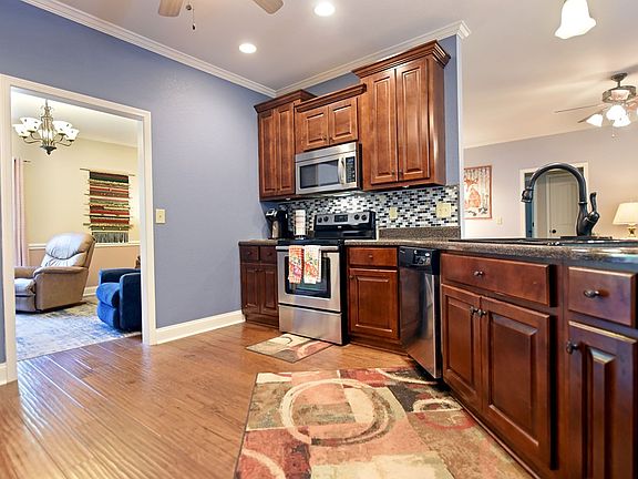 3rd image of 146 Creek Hollow Ln