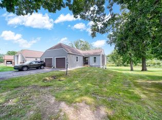 2017 Augusta Dr, Jackson, MI 49201