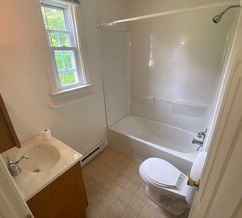 3rd image of 384 Cherrydale Ave