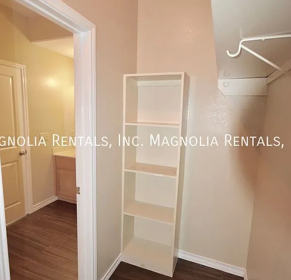 2924 N J St #221 — Photo 20