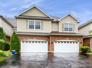 551 Bobby Ann Ct, Roselle, IL 60172