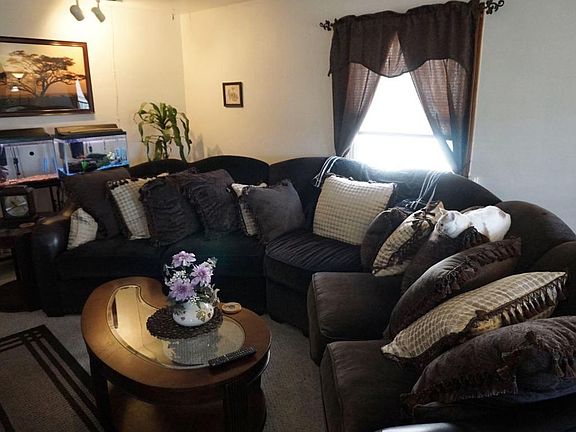 2nd image of 865 S Weyant Ave
