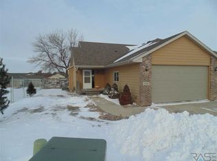 709 N Bahnson Ave, Sioux Falls, SD 57103