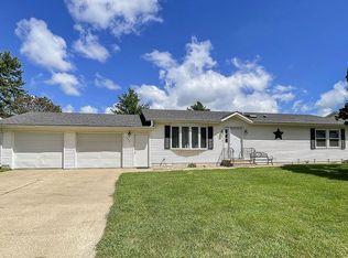 205 Eisenhower Dr, Wyoming, IA 52362