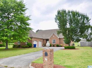 1042 Covington Ct NW, Arab, AL 35016