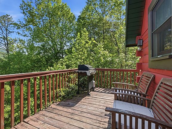 18th image of 125 Mulberry Ln