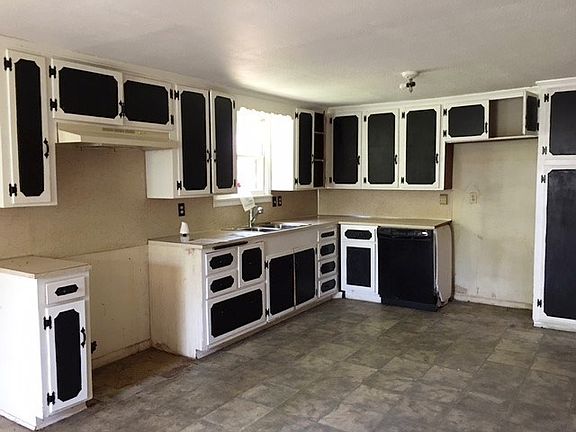 3rd image of 410 Shelton St