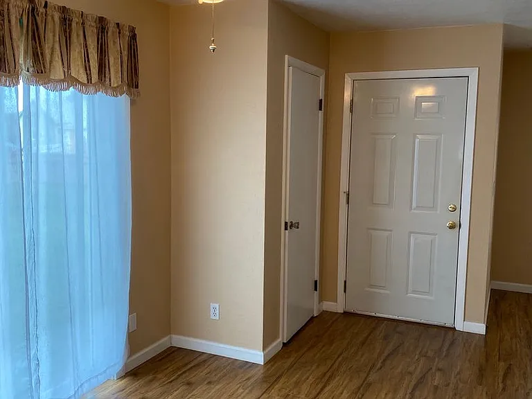 137-Nyssa Duplex — Photo 3
