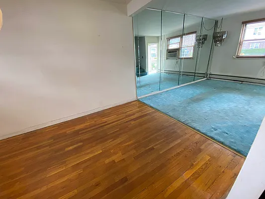 Sold by Winzone Realty Inc | media 10