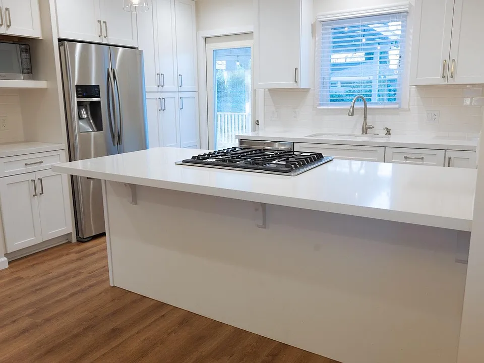 2291 Roswell Ave