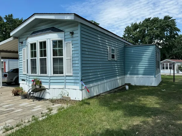 1332 Douglas Ave Trailer 23, Montgomery, IL 60538