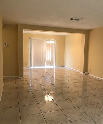 5th image of 3716 Candlebrook Ln