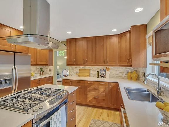 5th image of 23115 NE 18th St