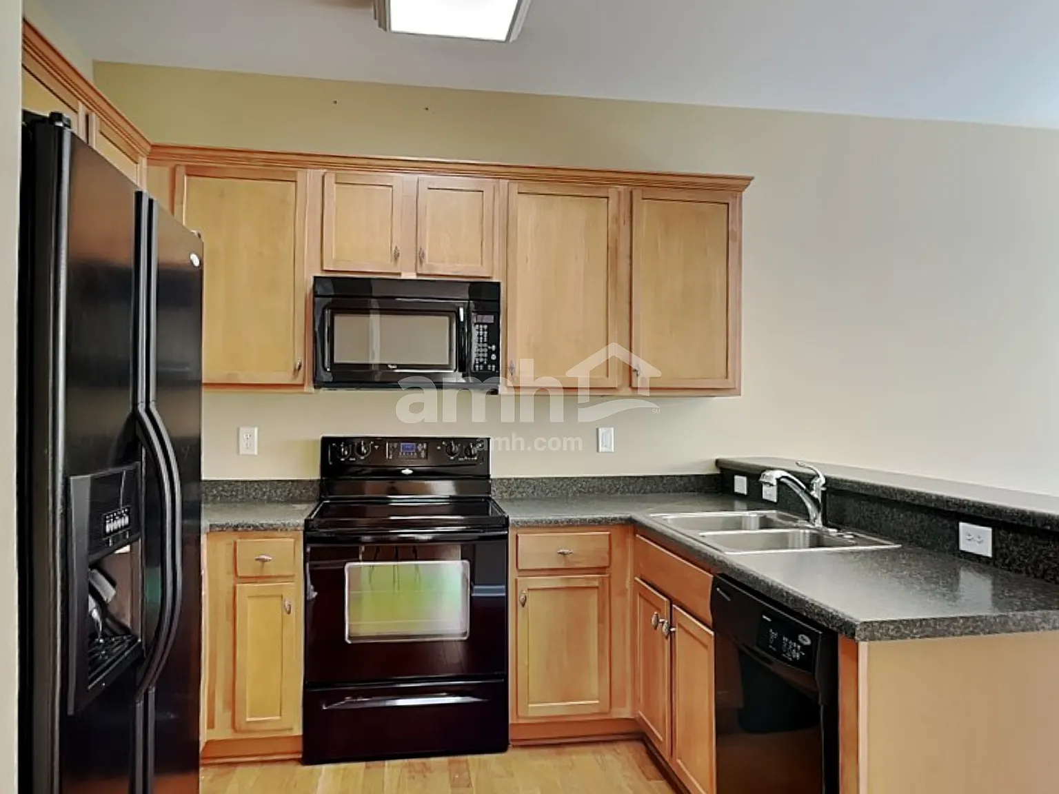 3 bed, 2.5 bath, 1584 sqft, $2,045 — Photo 3