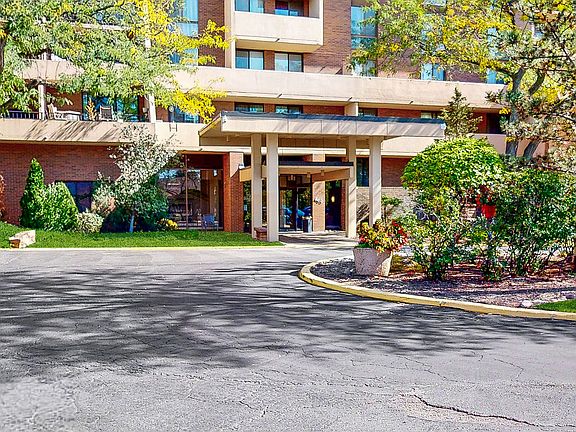 2nd image of 465 W Dominion Dr Unit 710