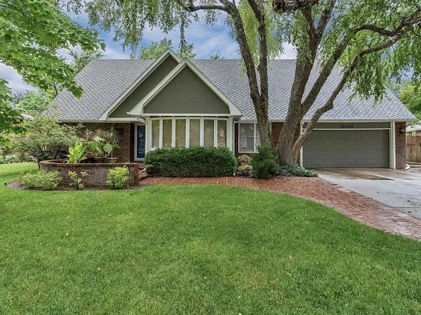 10238 W Alamo Ct, Wichita, KS 67212
