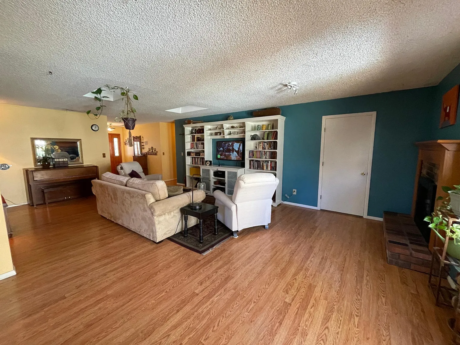1750 E Linda Vista Dr — Photo 2