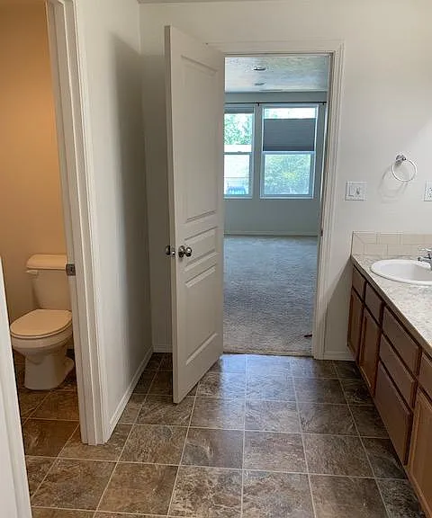 1718 NW Larch Wood Ct — Photo 20