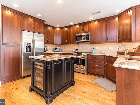 3rd image of 312 Manor Rd