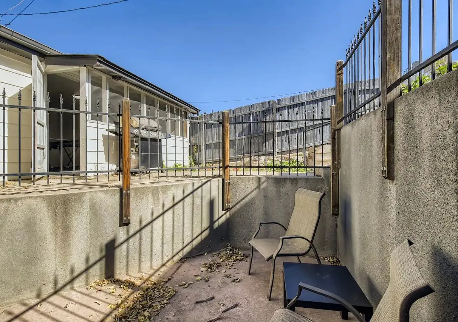 $0 Deposit Option. 2bed/1bath Berkley Neighborhood Home! — Photo 2