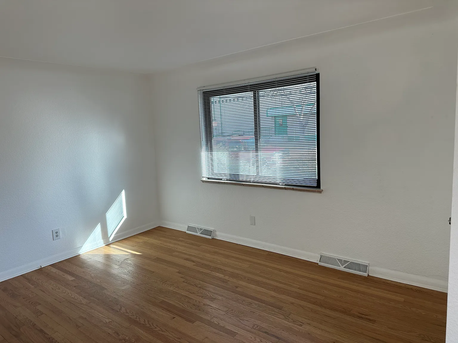 3502 Hudson St — Photo 3