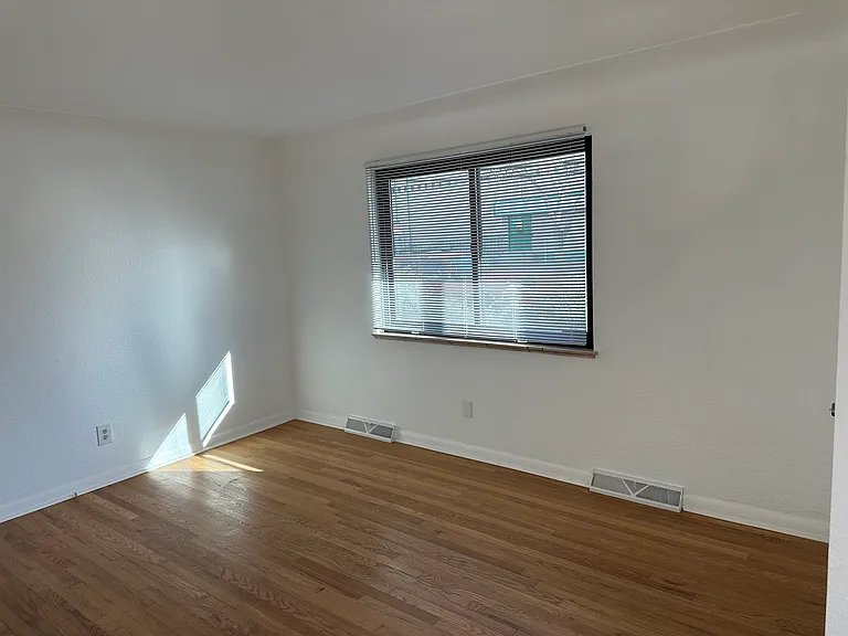 3502 Hudson St — Photo 3