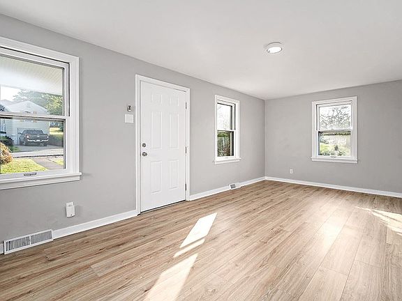 4th image of 1150 Prescott St