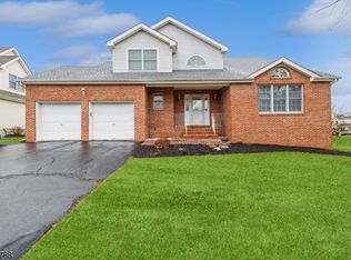 9 Drake Close, Hillsborough, NJ 08844