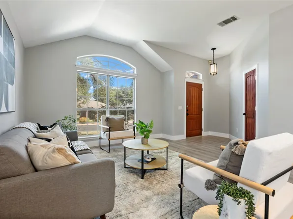 8009 Nairn Dr, Austin, TX 78749