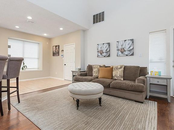 5th image of 1700 Castle Rock Dr