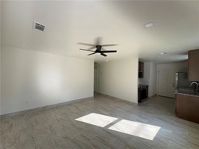 3 bed, 2.0 bath, 980 sqft, $1,500 — Photo 2