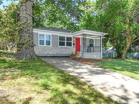 3rd image of 606 E Zaun Ave