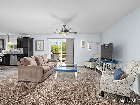 4th image of 9510 Stone View Dr NE