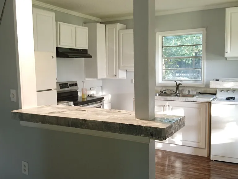 800 E Lee St — Photo 3