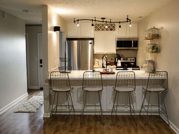 4th image of 1563 W Pond Dr APT 11