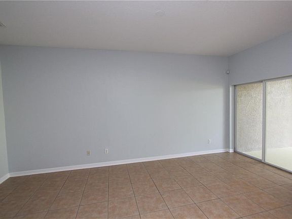 3rd image of 1426 Grantham Dr