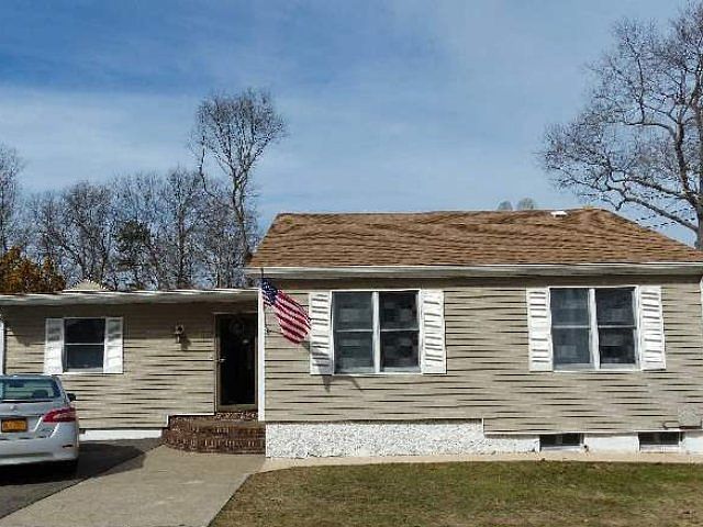 1st image of 67 Flower Hill Dr
