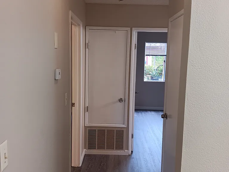 6104 Civic Terrace Ave #B — Photo 12