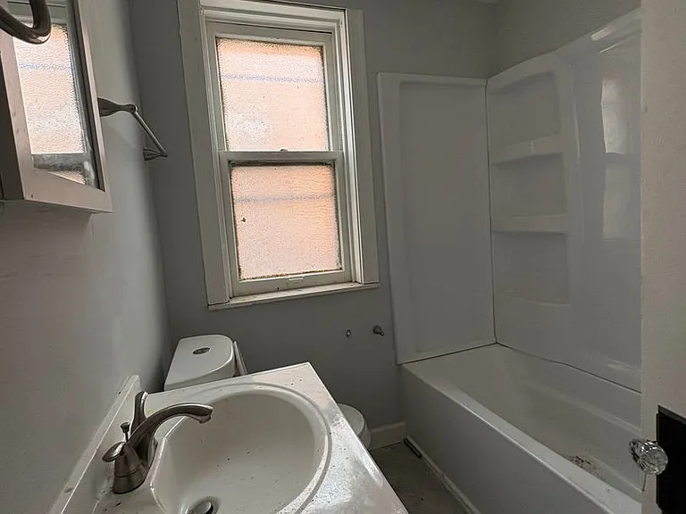 5027-29 S Broadway S — Photo 5