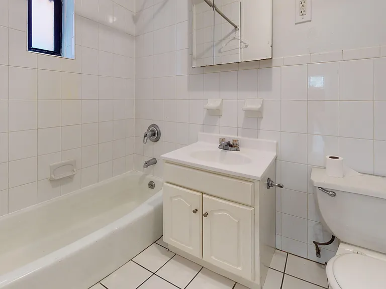 1441 York Ave #2FS — Photo 9