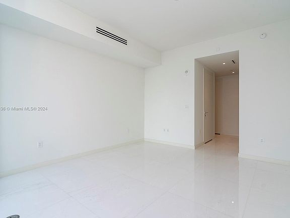 5th image of 300 Biscayne Boulevard Way #5