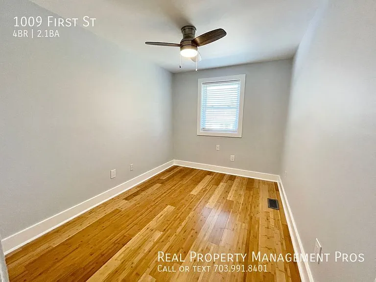 1009 1st St — Photo 23