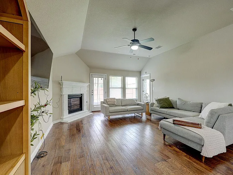 4140 Van Ness Ave — Photo 18