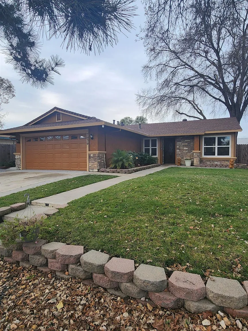 7939 Deer Creek Dr photo 1