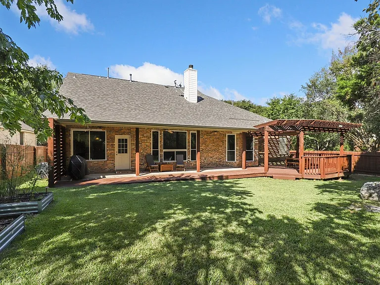 18121 Whitewater Cv — Photo 37