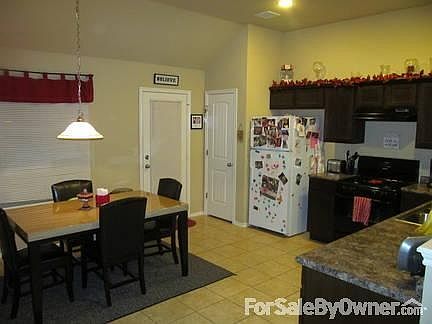 Kitchen
						:
						Kitchen