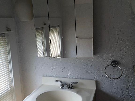 4th image of 2826 Avondale Ave